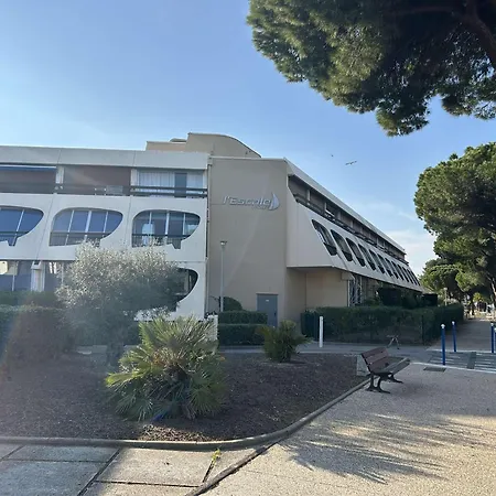Apartment Climatise, Piscine, 4 Couchages, Port Camargue Le Grau-du-Roi