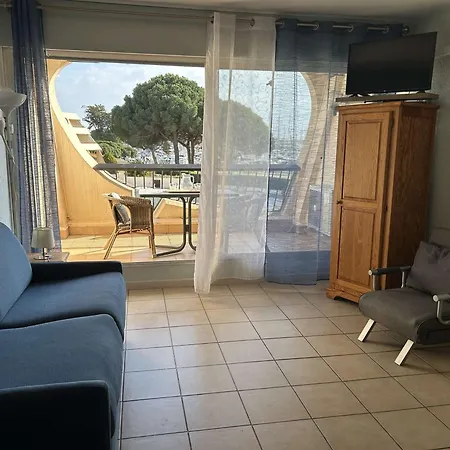 Apartment Climatise, Piscine, 4 Couchages, Port Camargue *